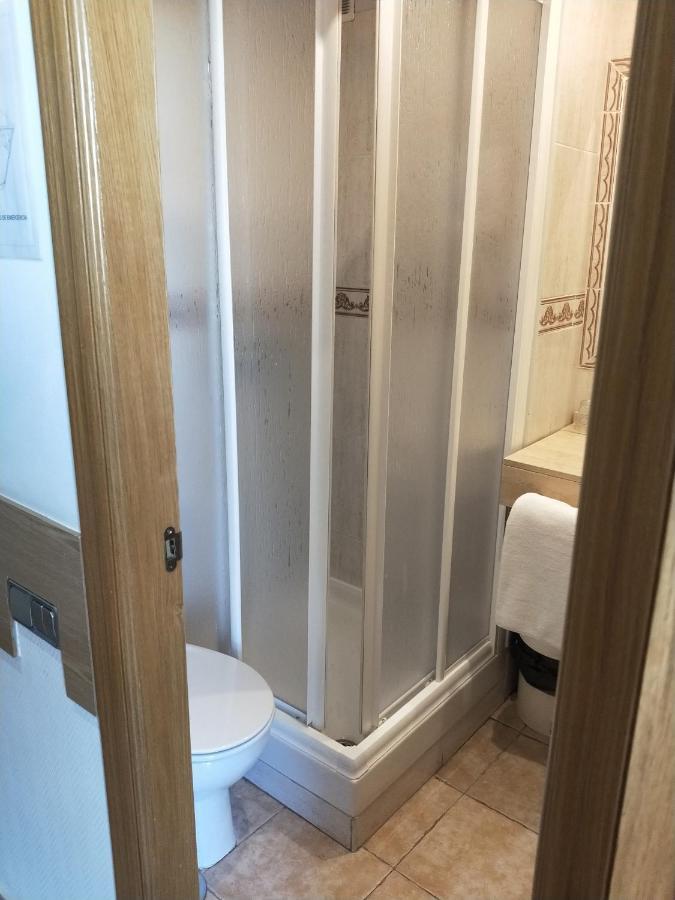 Hostal Maria Ronda Madrid Luaran gambar
