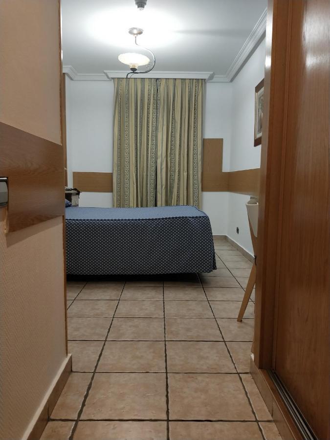 Hostal Maria Ronda Madrid Luaran gambar
