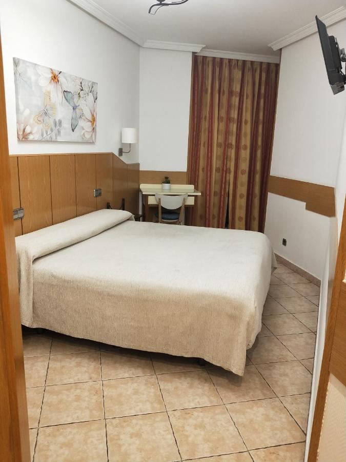 Hostal Maria Ronda Madrid Luaran gambar