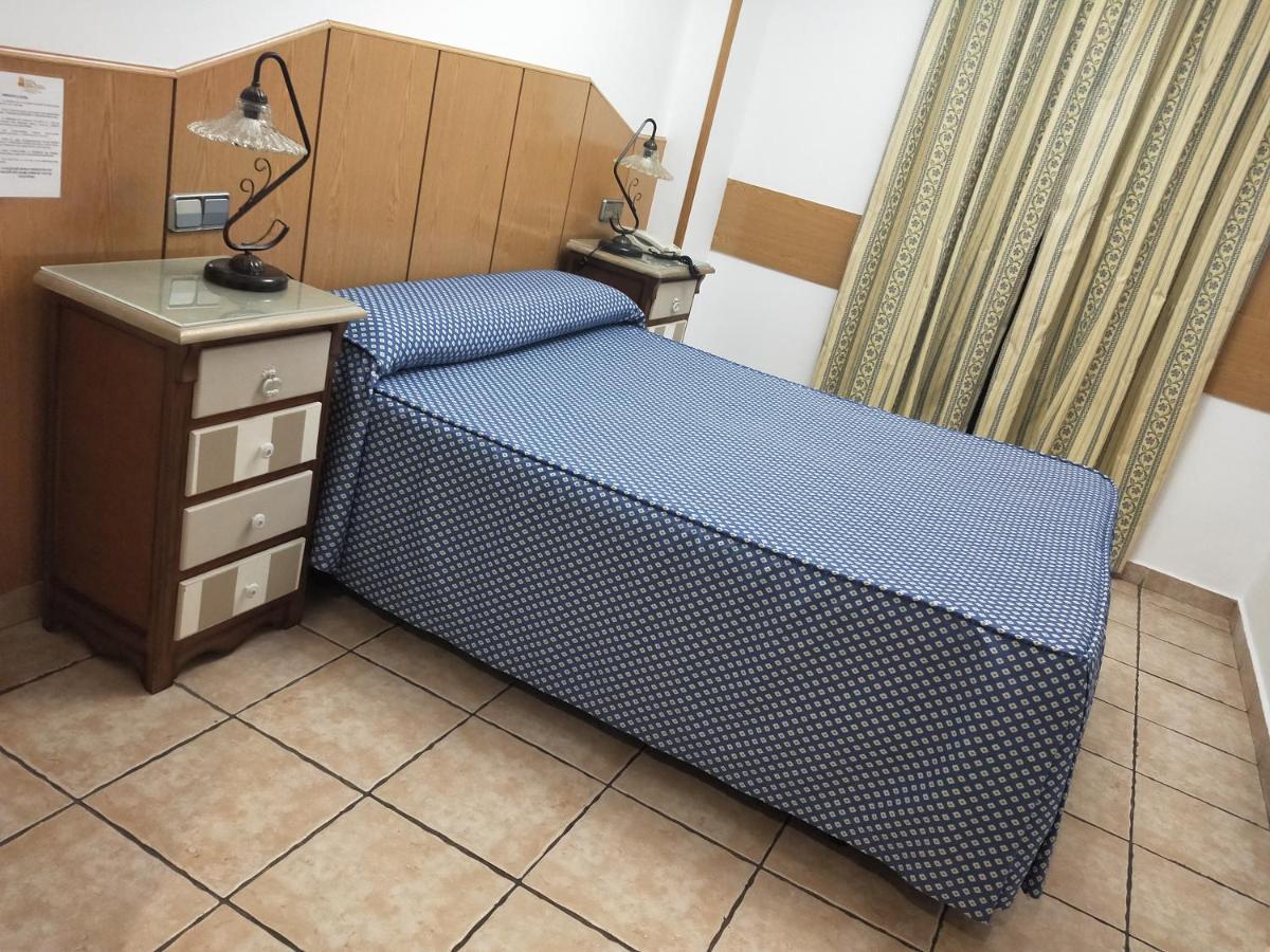 Hostal Maria Ronda Madrid Luaran gambar