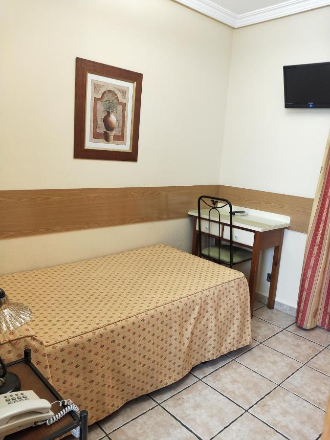 Hostal Maria Ronda Madrid Luaran gambar