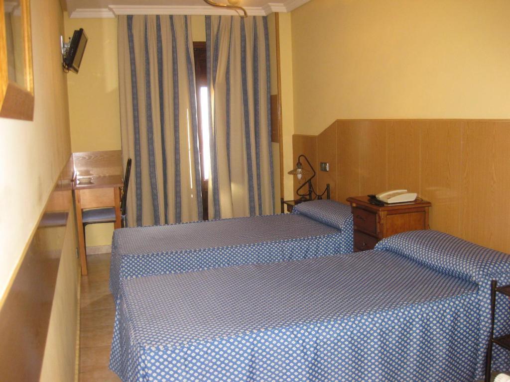 Hostal Maria Ronda Madrid Luaran gambar