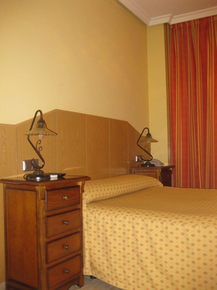 Hostal Maria Ronda Madrid Luaran gambar