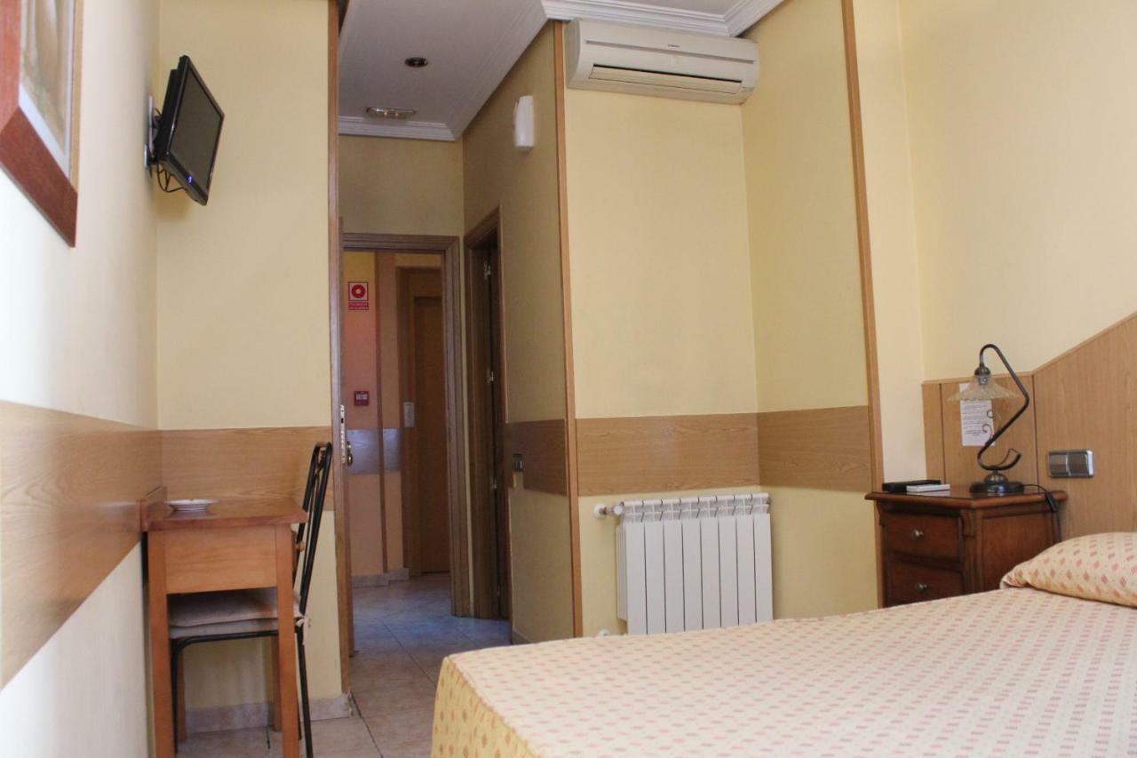 Hostal Maria Ronda Madrid Luaran gambar